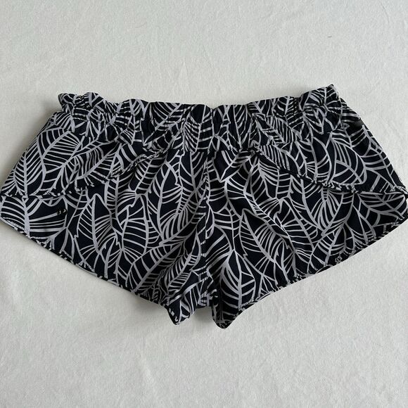 Lululemon Shanti Surf Short Pretty Palm Black Angel Wing White Size 6 ? - Picture 4 of 9